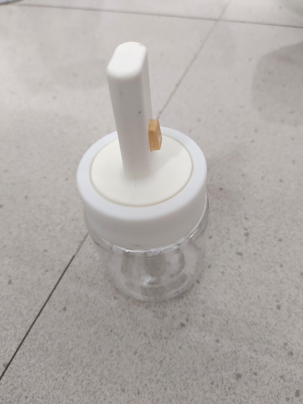 Luxury Glass Telescopic Seasoning Tank with Integrated Spoon Lid m2wvuk-pc