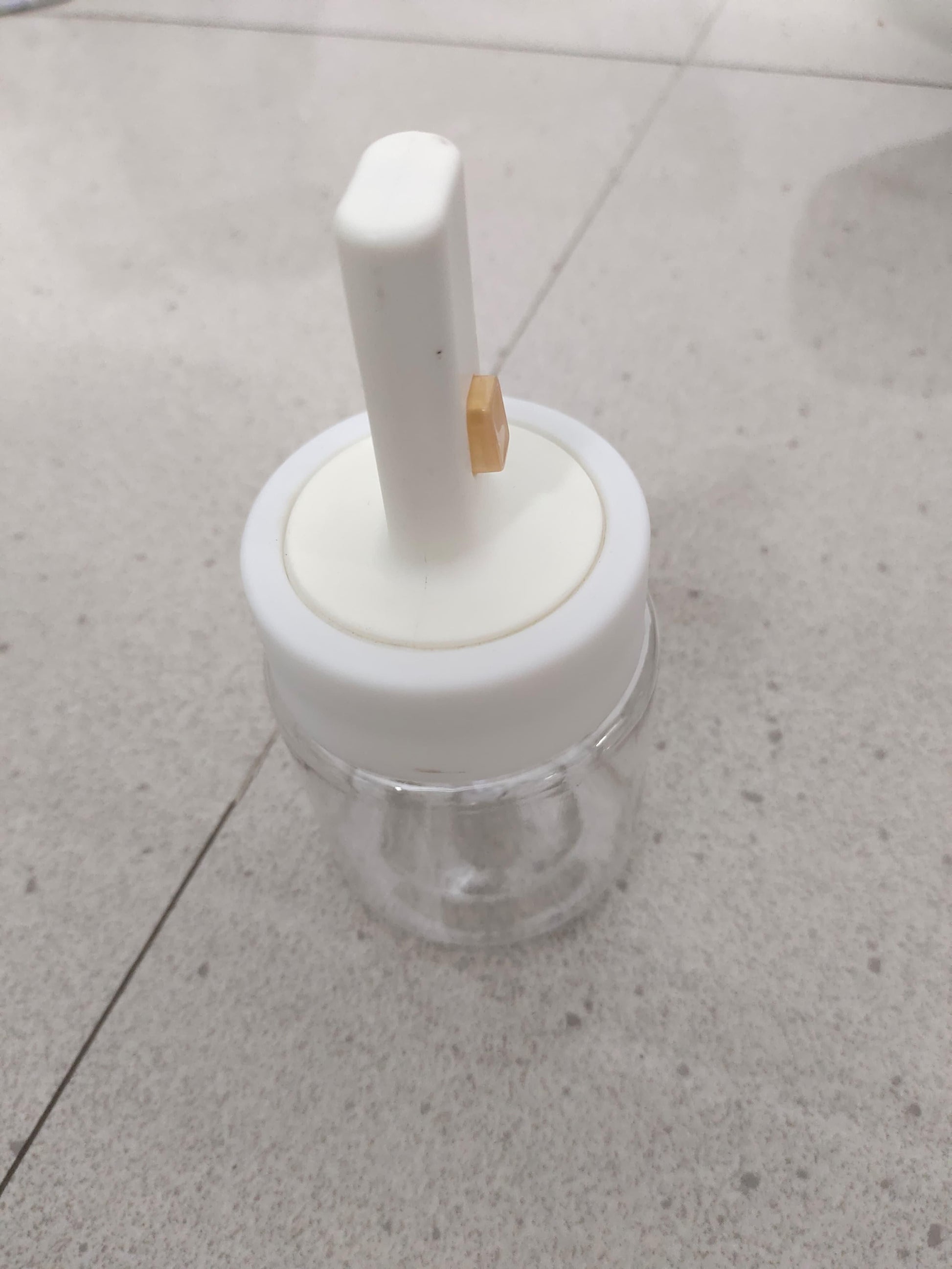 Luxury Glass Telescopic Seasoning Tank with Integrated Spoon Lid m2wvuk-pc